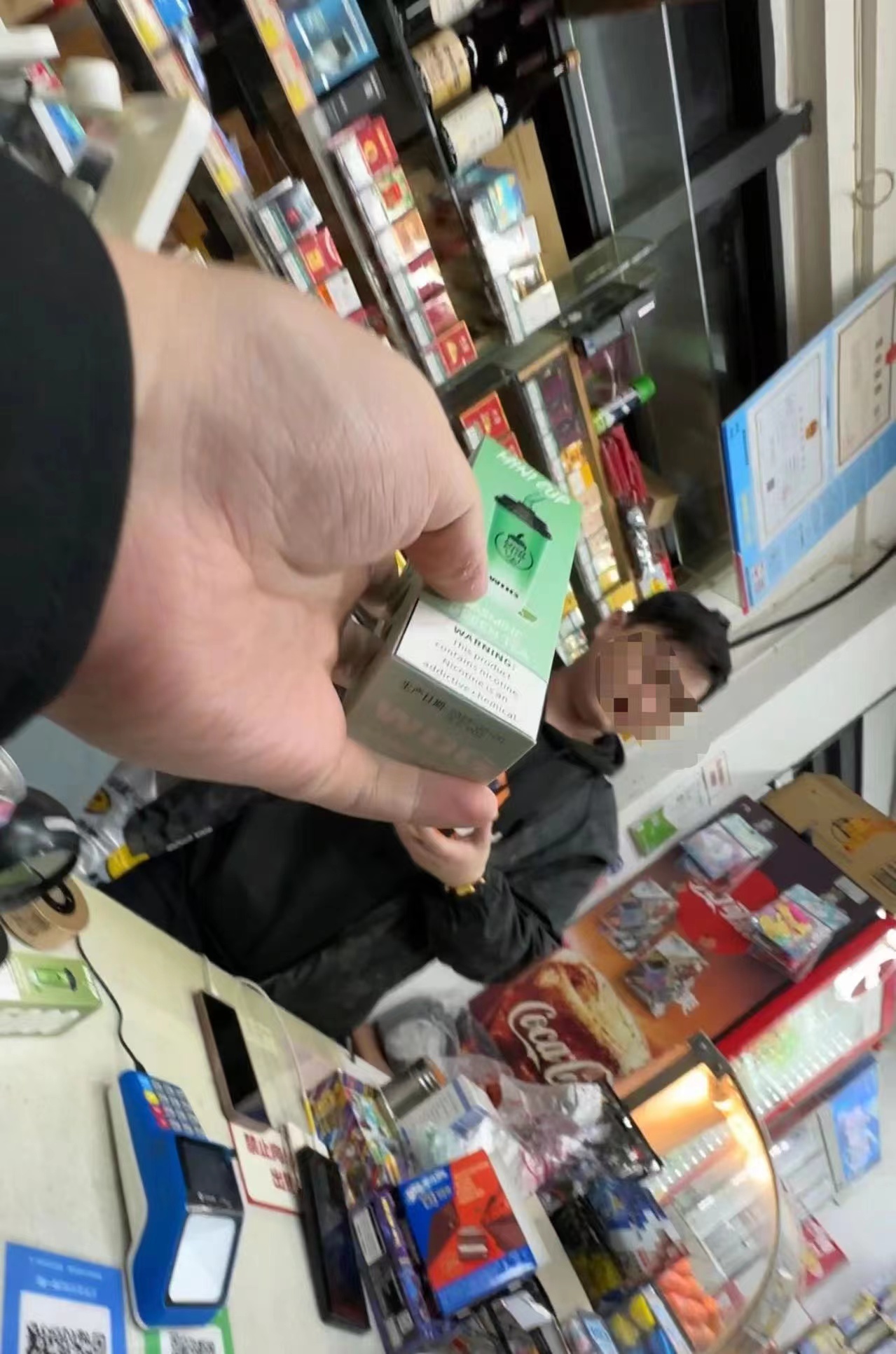 违禁电子烟销售暗网：生产商“出口转内销”，代理逐级铺货分销